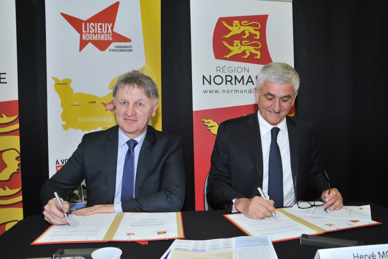 Signature de contractualisation de territoire avec Hervé Morin, Président de la Région Normandie signature-de-contractualisation-de-territoire-avec-herve-morin-president-de-la-region-normandie